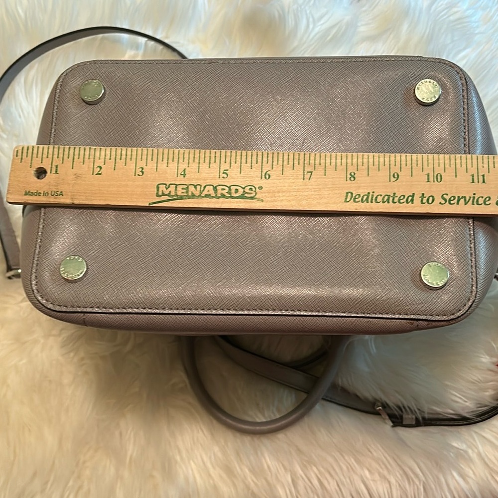 Michael Kors Greenwich Large Grab Bag - Picture 13 of 15
